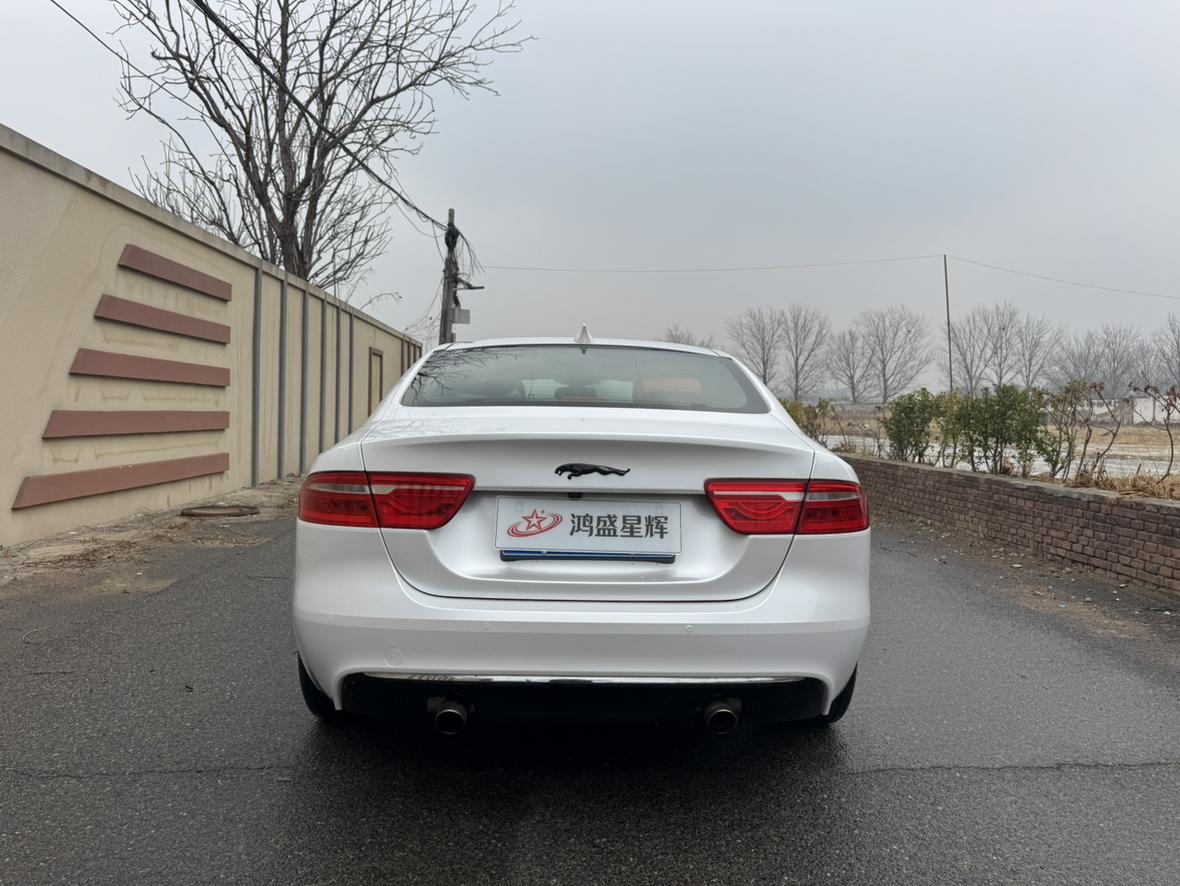 Jaguar XE 2018 thumb 3