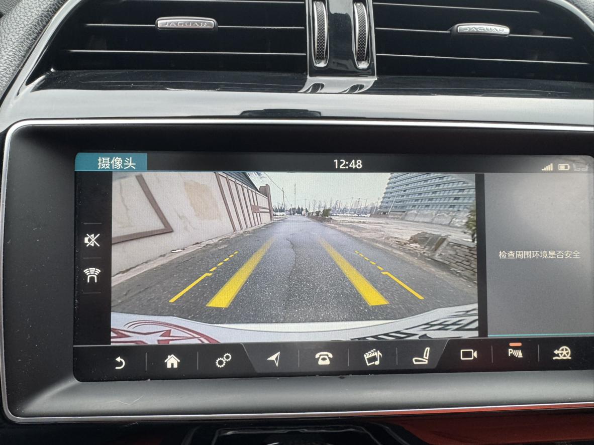 Jaguar XE 2018 thumb 10