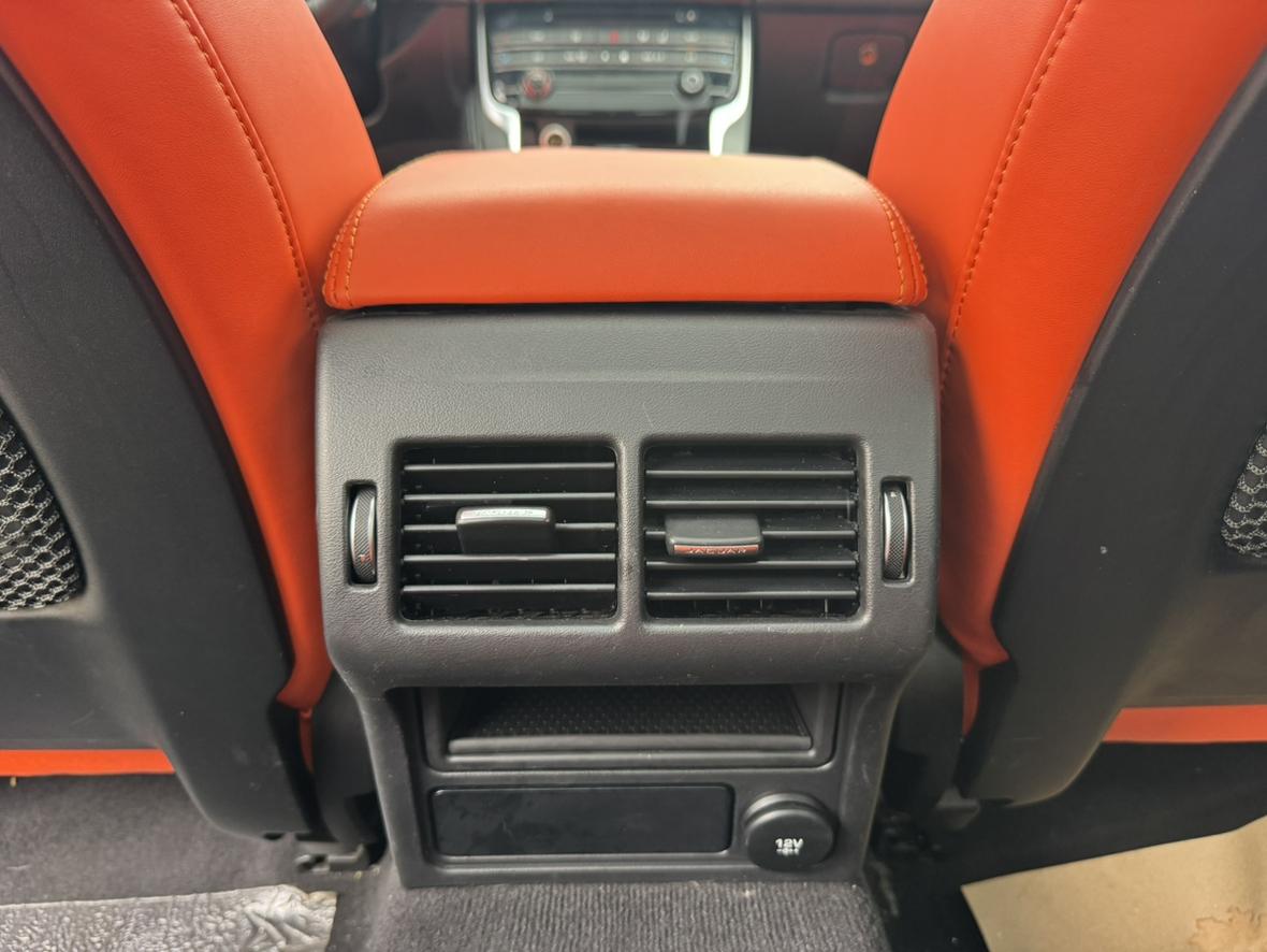 Jaguar XE 2018 thumb 12