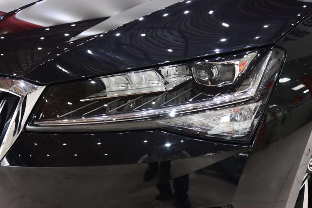 Skoda Superb 2024 thumb 4