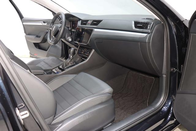 Skoda Superb 2024 thumb 5
