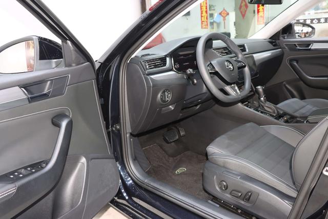 Skoda Superb 2024 thumb 6
