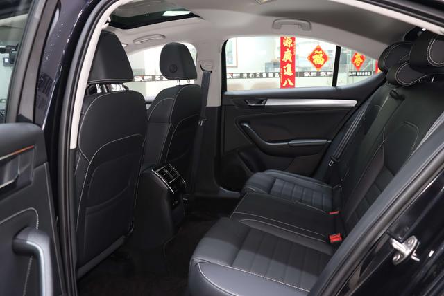 Skoda Superb 2024 thumb 8