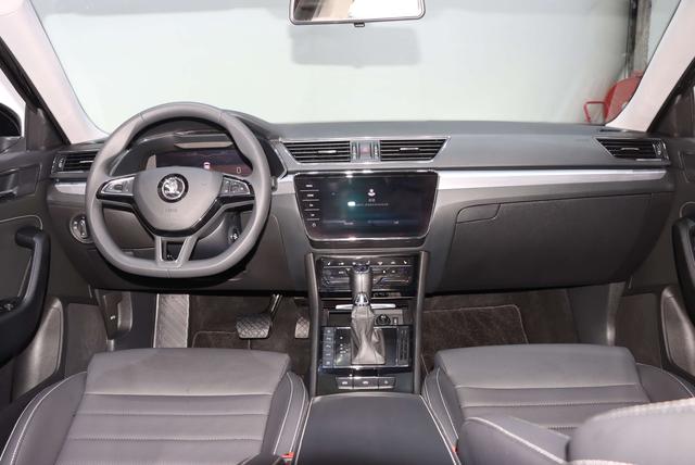Skoda Superb 2024 thumb 9
