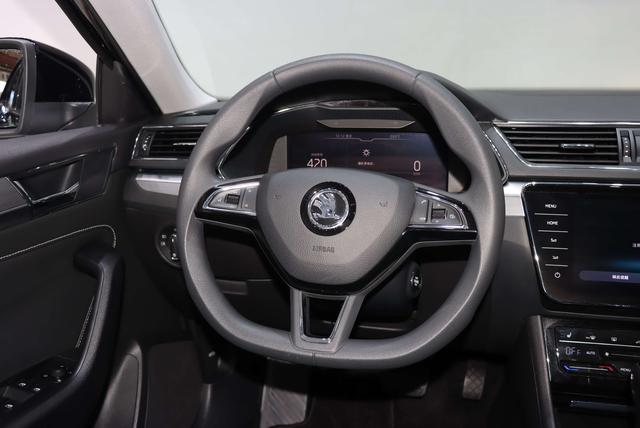 Skoda Superb 2024 thumb 10