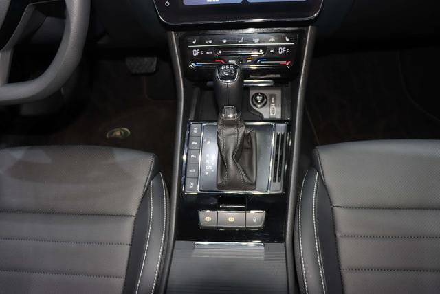 Skoda Superb 2024 thumb 12