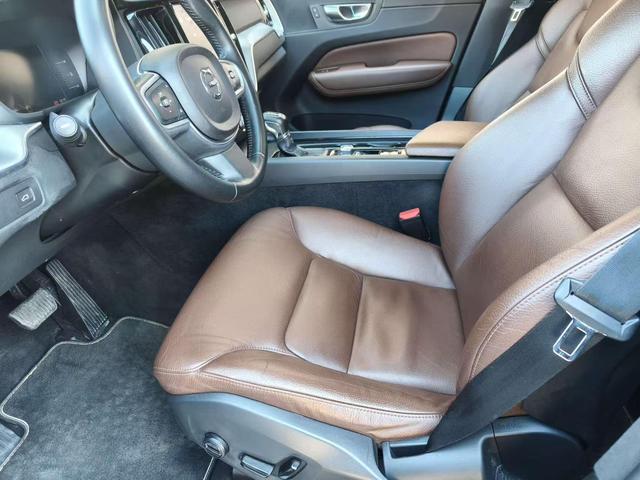 Volvo XC60 2019 thumb 3