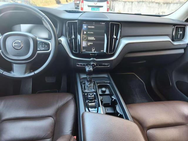 Volvo XC60 2019 thumb 4