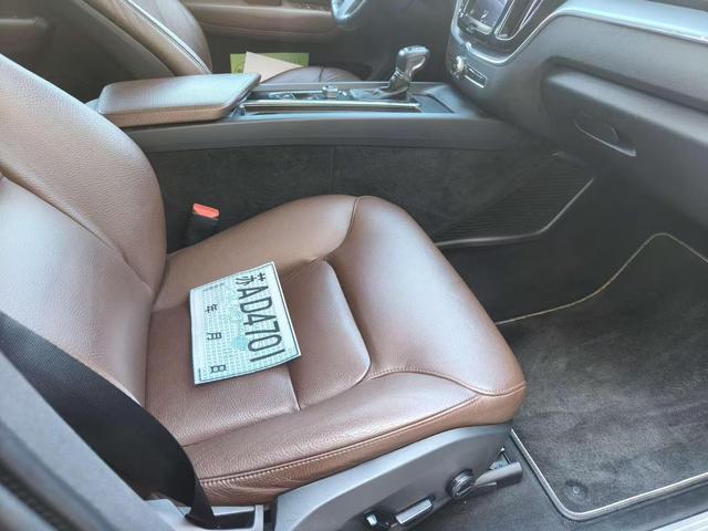 Volvo XC60 2019 thumb 5