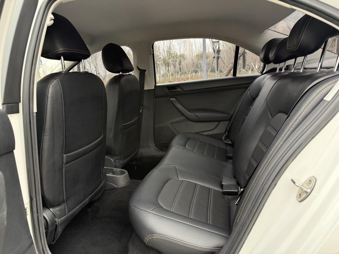 Volkswagen Santana 2019 thumb 10