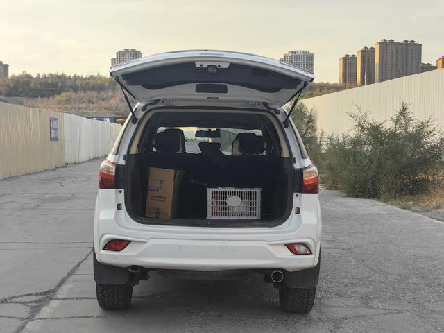Isuzu MU-X 2019 thumb 4