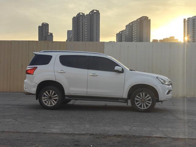 Isuzu MU-X 2019 thumb 7