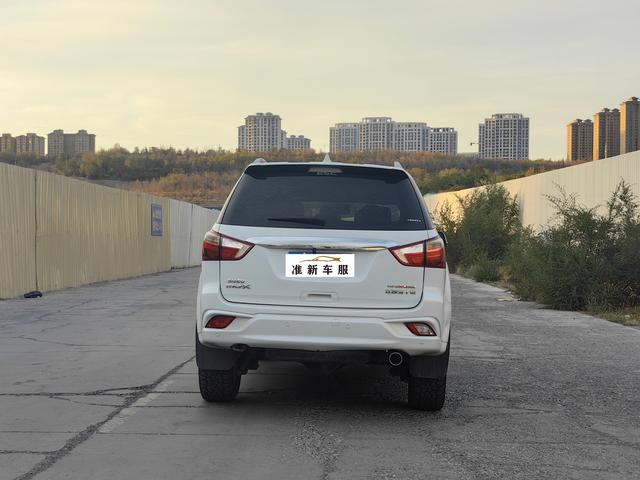 Isuzu MU-X 2019 thumb 9