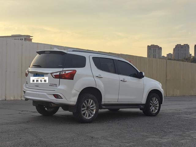 Isuzu MU-X 2019 thumb 10