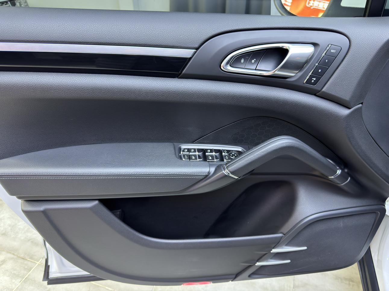 Porsche Cayenne 2014 thumb 6