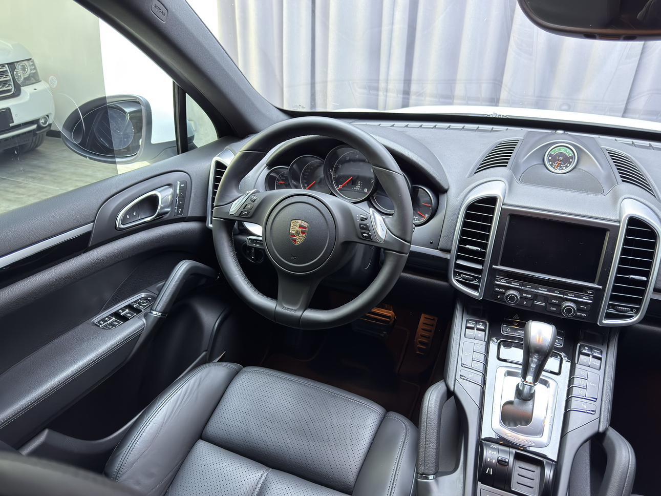 Porsche Cayenne 2014 thumb 9
