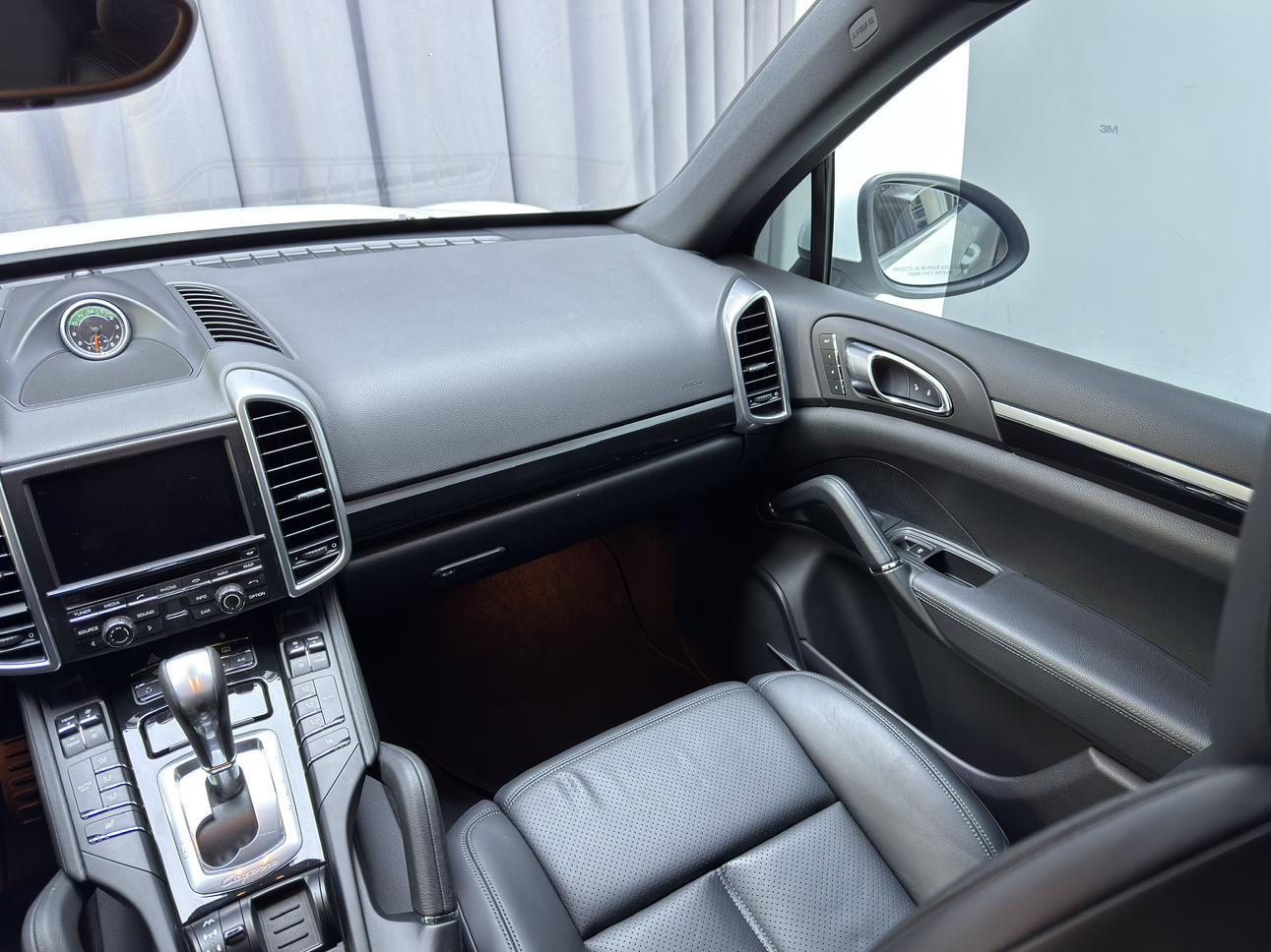 Porsche Cayenne 2014 thumb 12