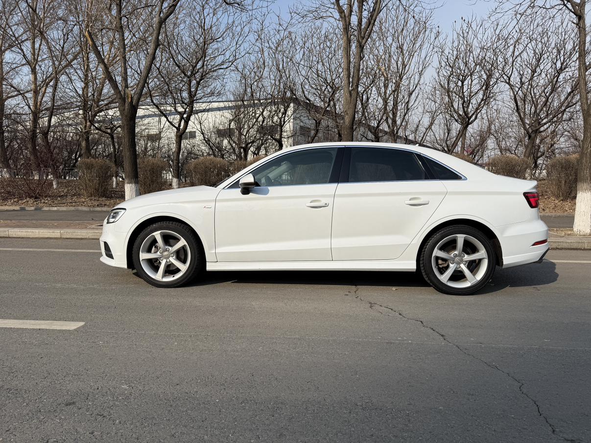 Audi A3 2018 thumb 2