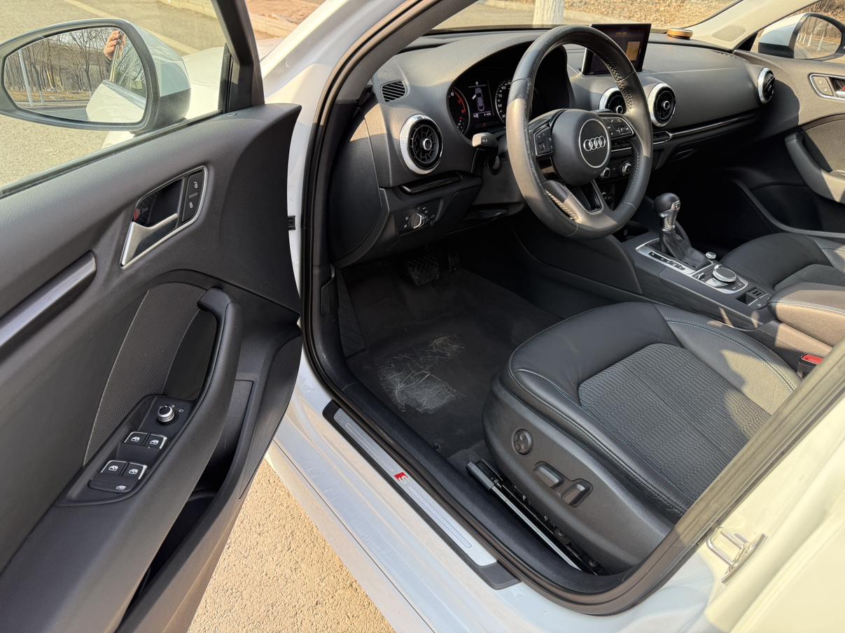 Audi A3 2018 thumb 4