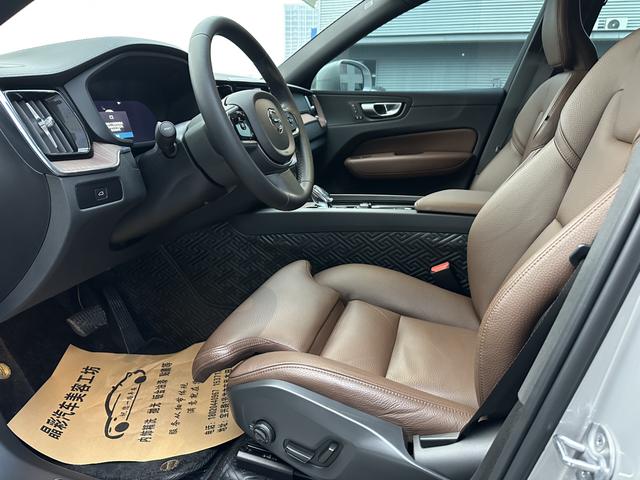 Volvo XC60 2024 thumb 4