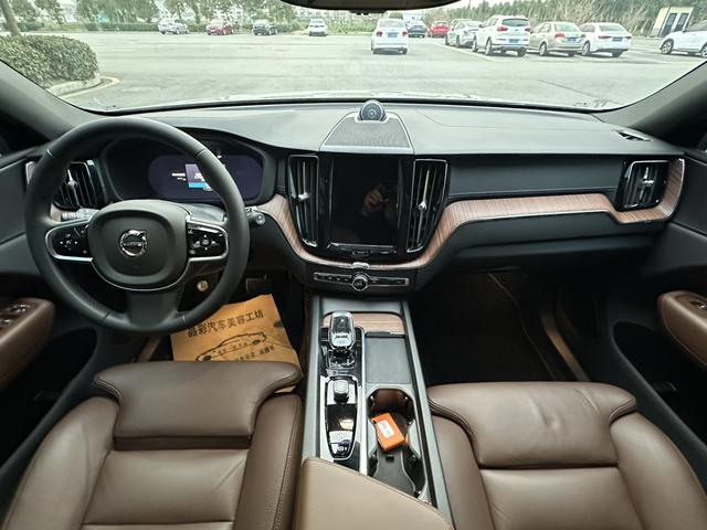 Volvo XC60 2024 thumb 6
