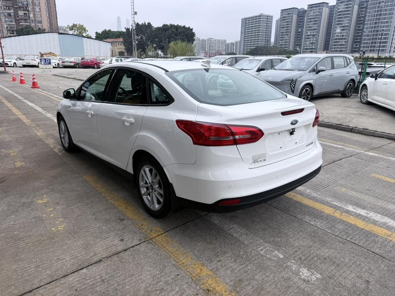 Ford Focus ST 2016 thumb 3