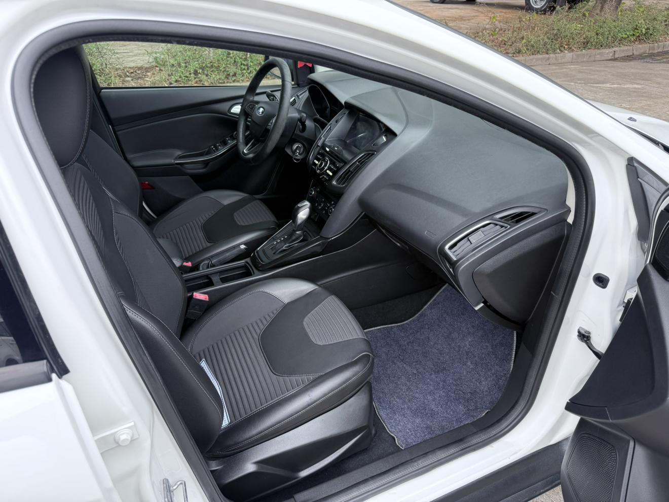 Ford Focus ST 2016 thumb 9
