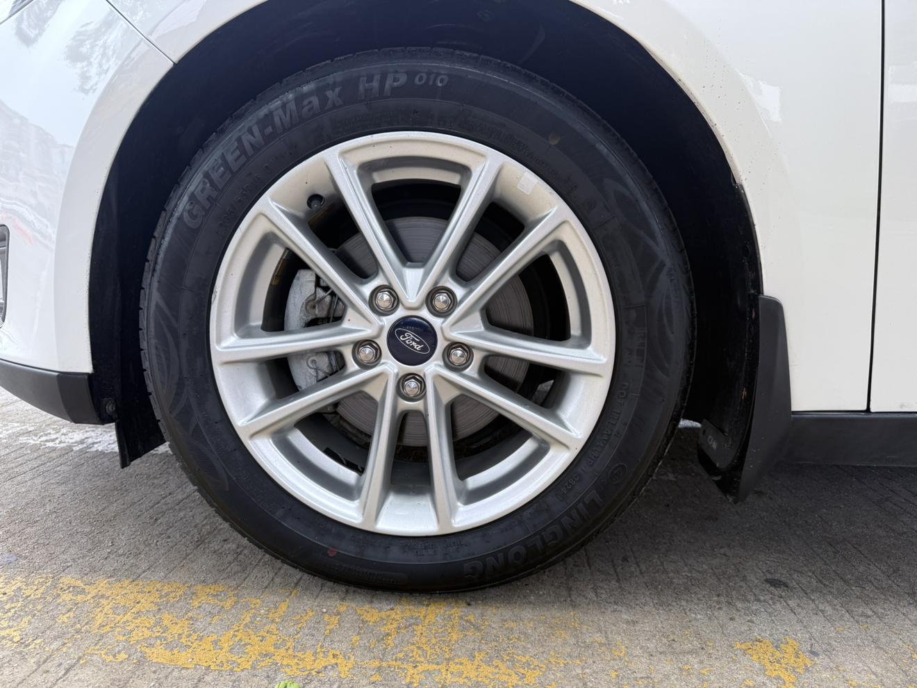 Ford Focus ST 2016 thumb 10