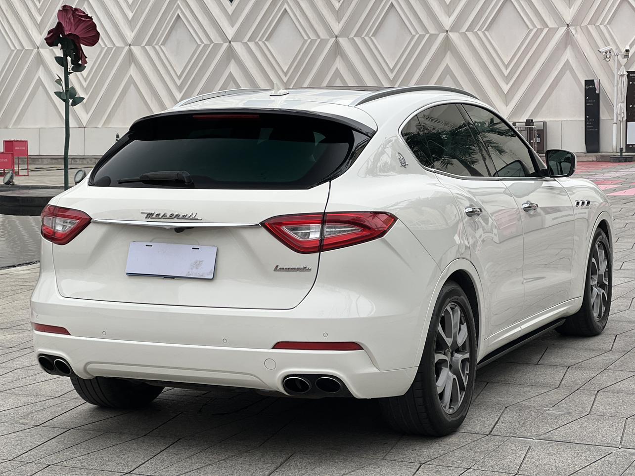 Maserati Levante 2018 thumb 5
