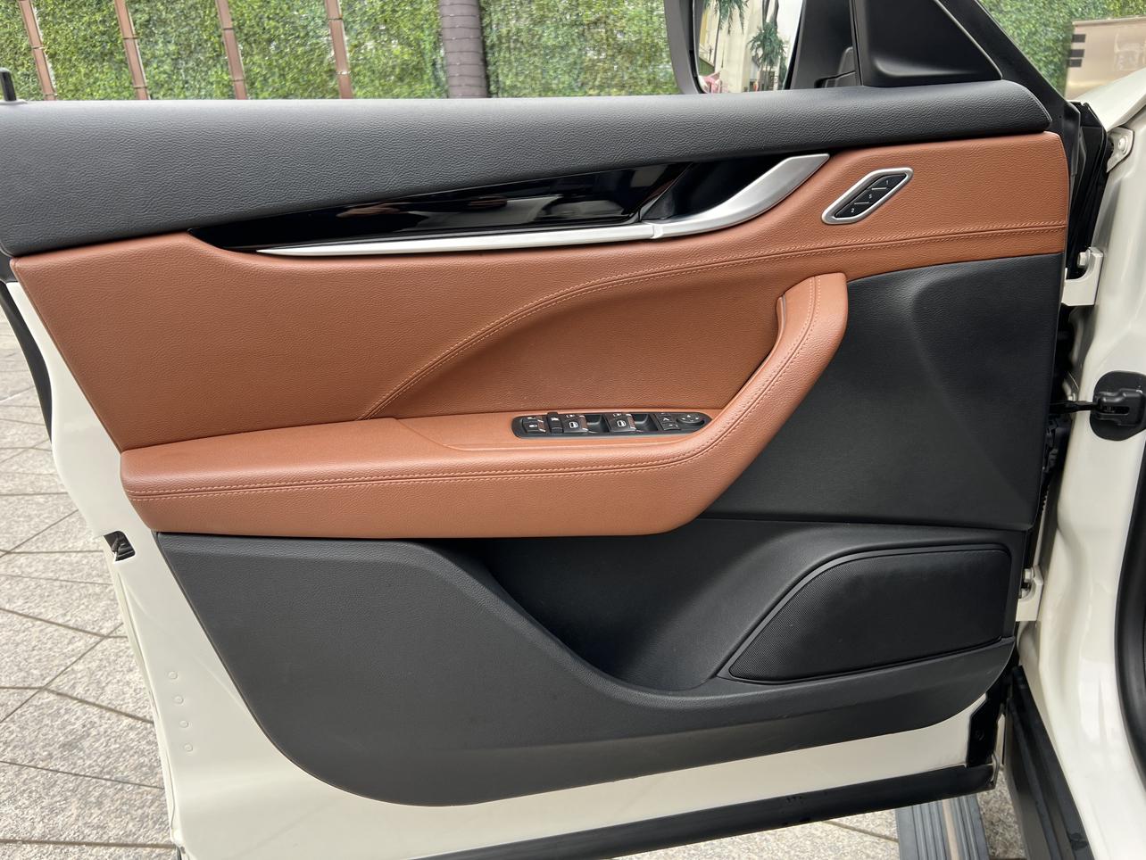 Maserati Levante 2018 thumb 11