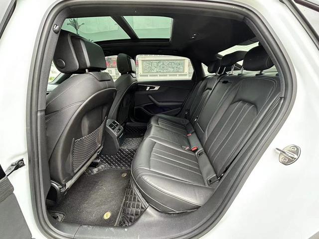 Audi A4 2023 thumb 5