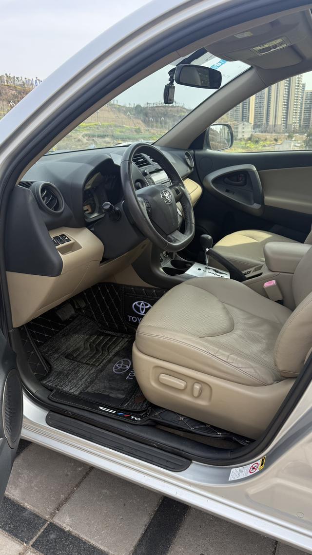 Toyota RAV4 2013 thumb 2