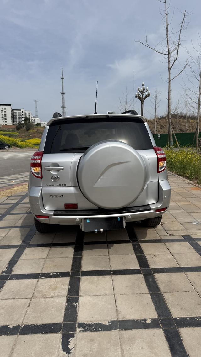Toyota RAV4 2013 thumb 6