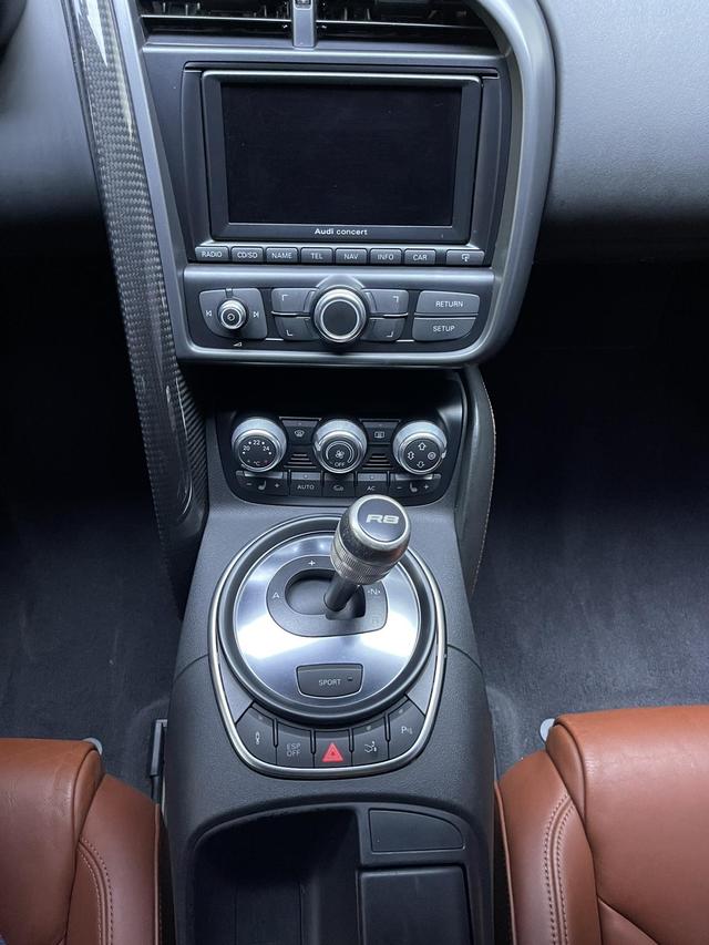 Audi R8 2009 thumb 8