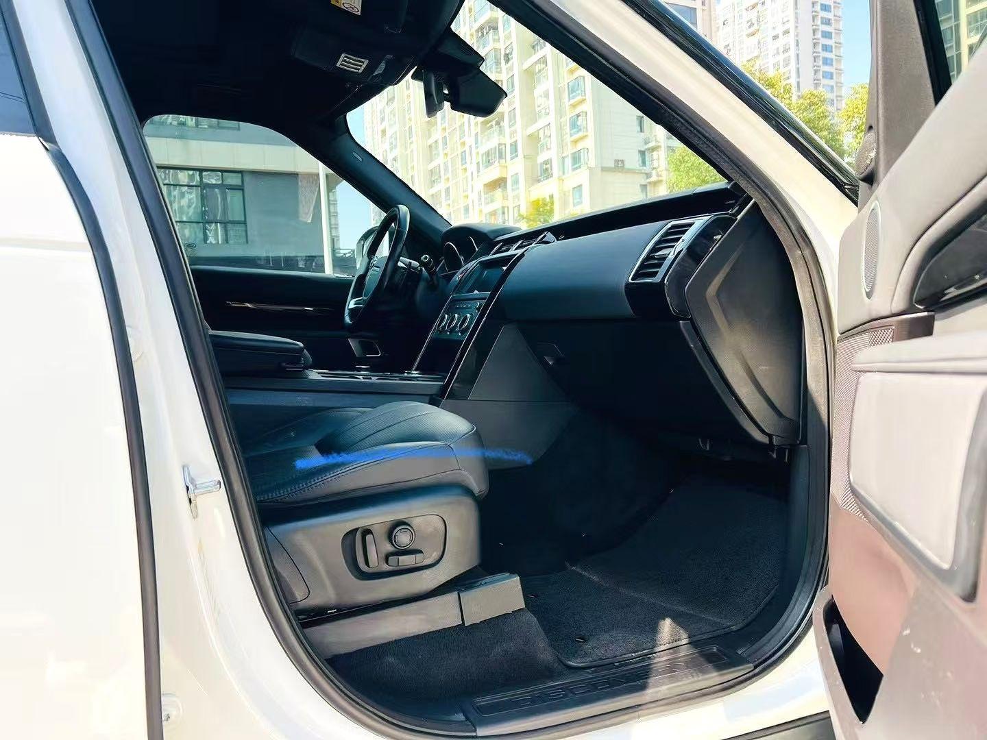 Land Rover Discovery 2019 thumb 3