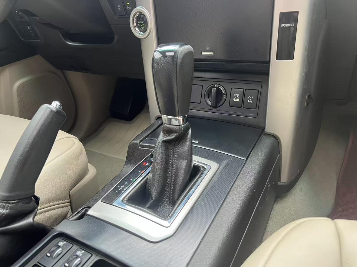 Toyota Land Cruiser Prado 2011 thumb 9