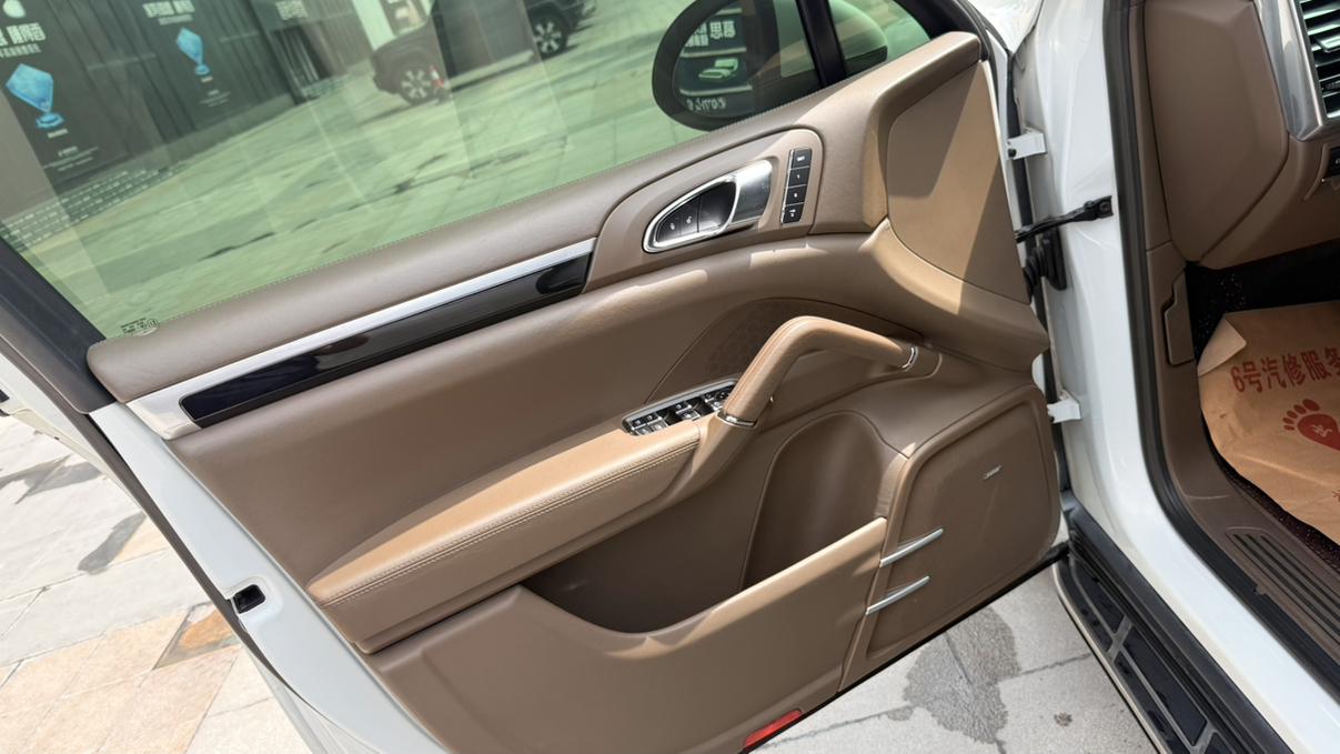 Porsche Cayenne 2013 thumb 6
