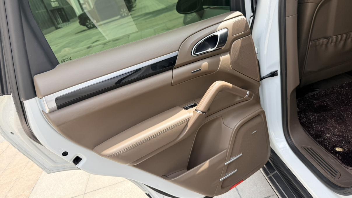 Porsche Cayenne 2013 thumb 7