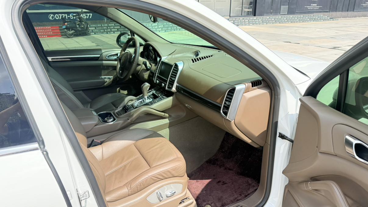 Porsche Cayenne 2013 thumb 8