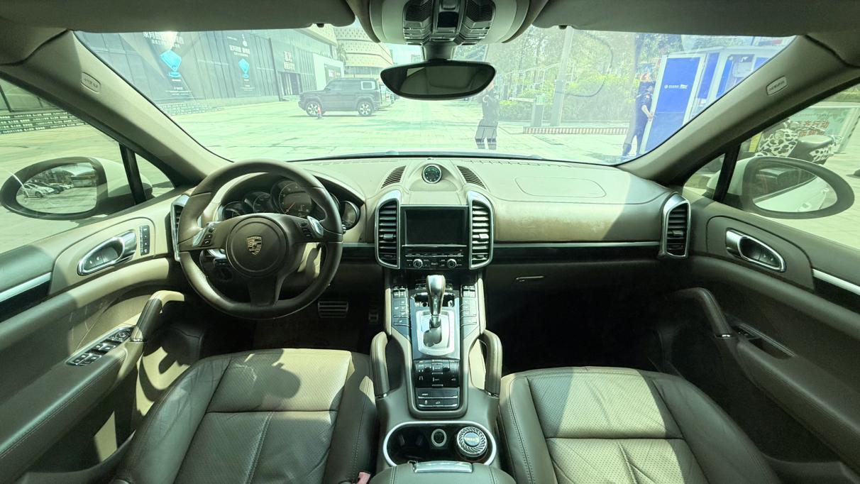 Porsche Cayenne 2013 thumb 9