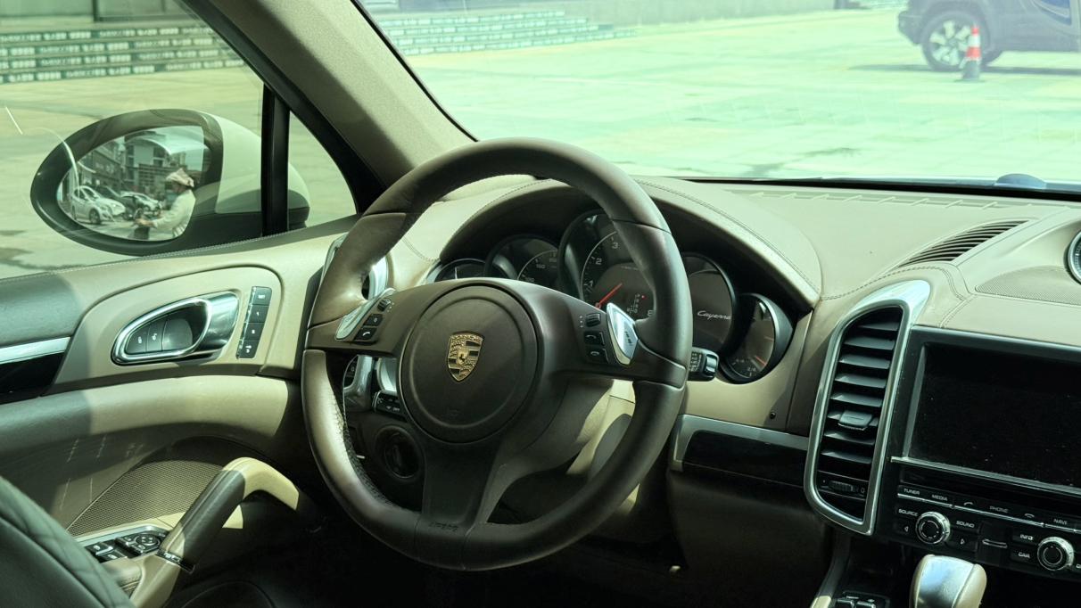 Porsche Cayenne 2013 thumb 10