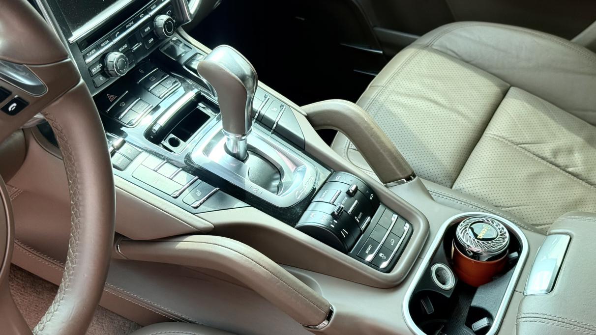 Porsche Cayenne 2013 thumb 11