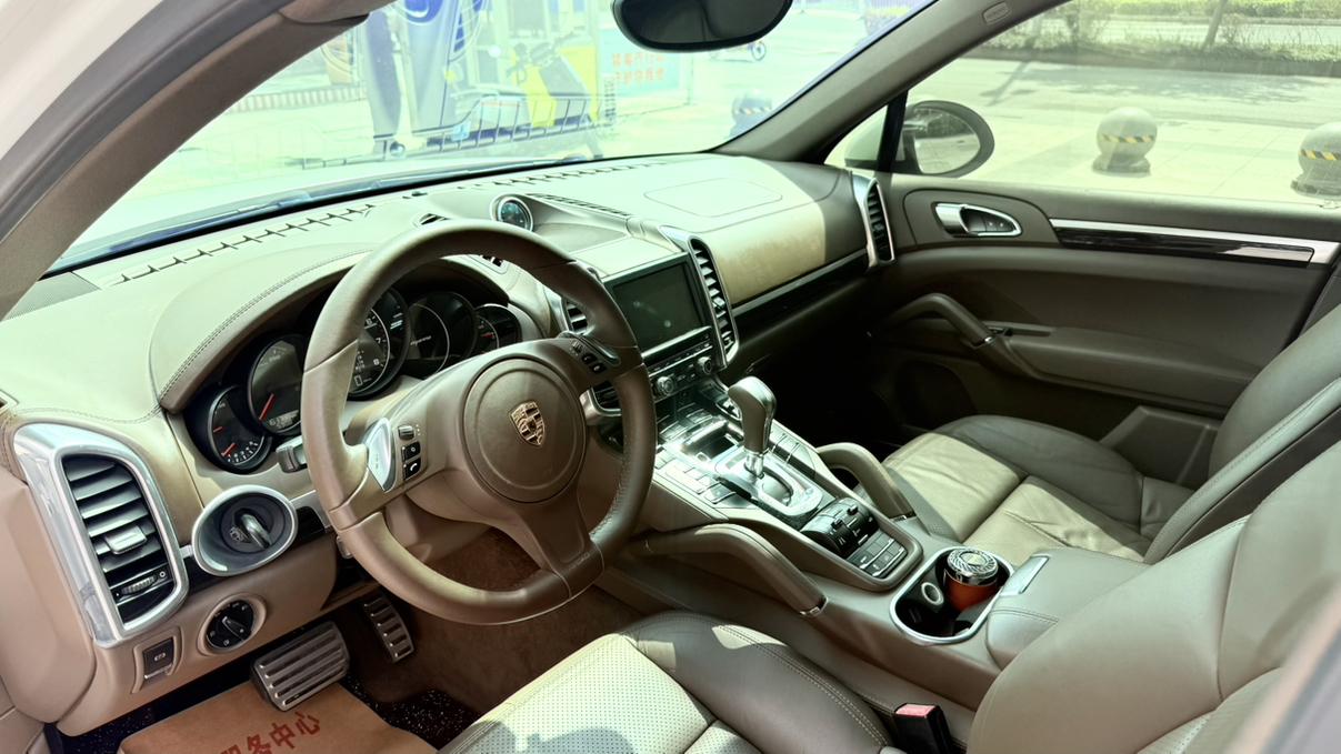 Porsche Cayenne 2013 thumb 12