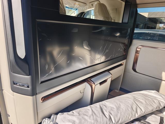 Lexus LM 2023 thumb 4