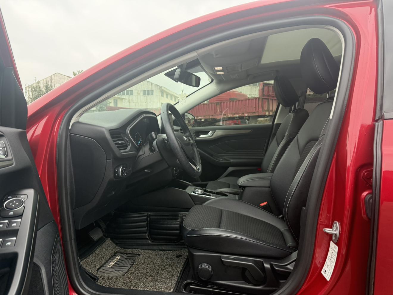 Ford Focus ST 2019 thumb 7