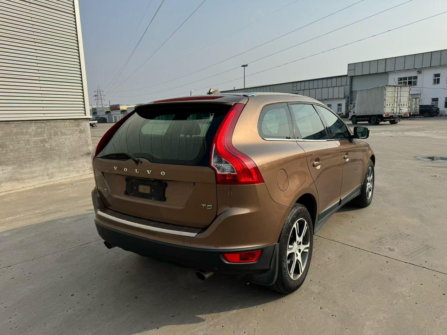 Volvo XC60 2012 thumb 4