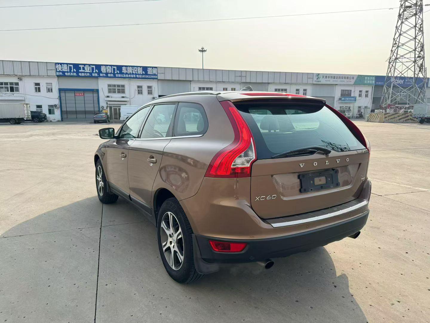 Volvo XC60 2012 thumb 11