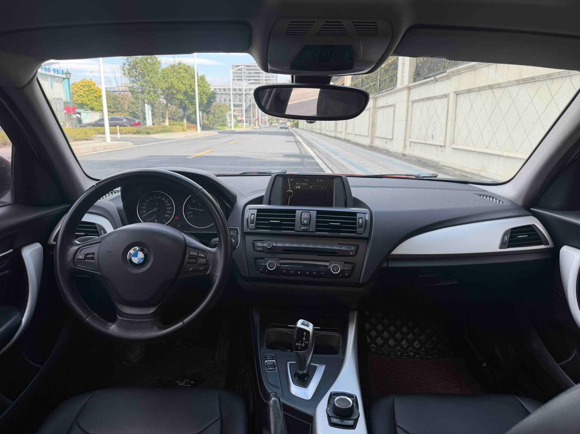 BMW 1 серии 2012 thumb 5