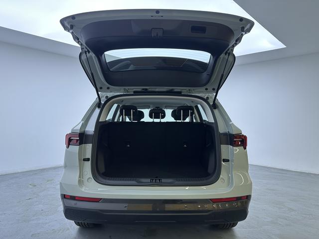 Ford PHEV 2025 thumb 12
