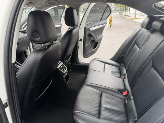Skoda Octavia 2019 thumb 3